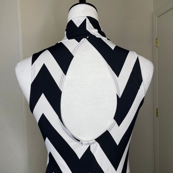 a'gaci Women's Chevron Geometric Mock Neck Mini Dress Black & White Size Small - Picture 4 of 7